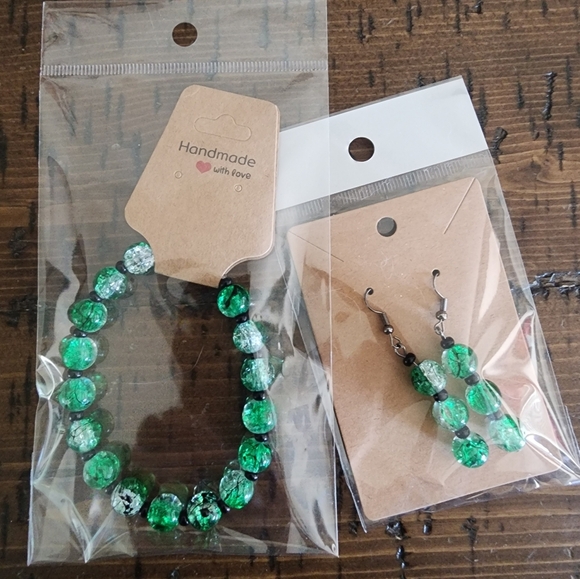 Green and Black Marbled Beaded Bracelet - Picture 1 of 12